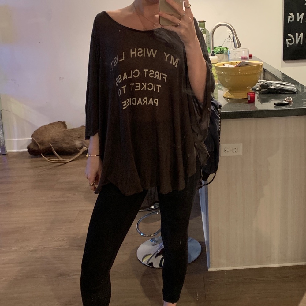 WILDFOX SWEATER SIZE SMALL